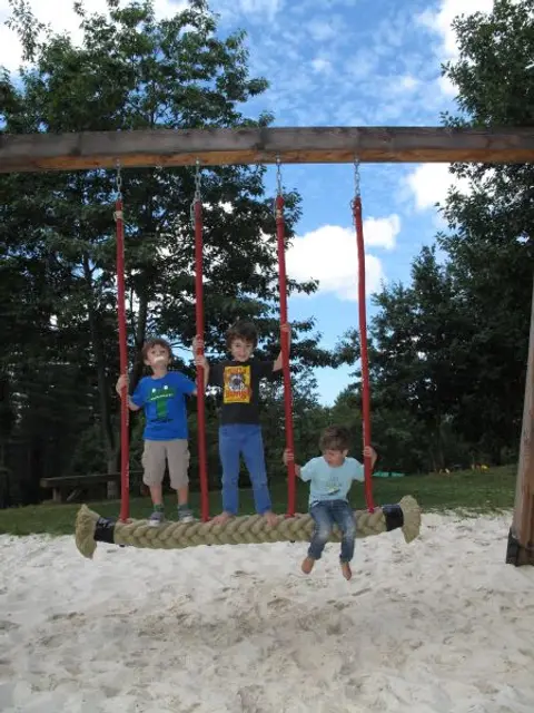 Balançoires au parc Ttiki Leku