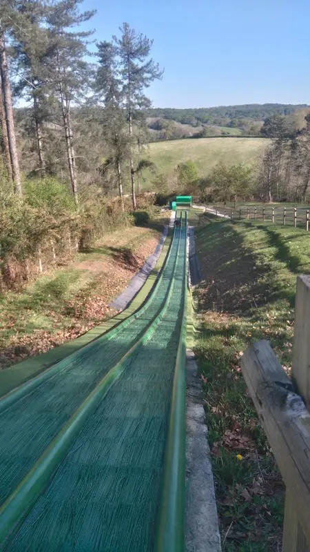 Luge au parc Ttiki Leku